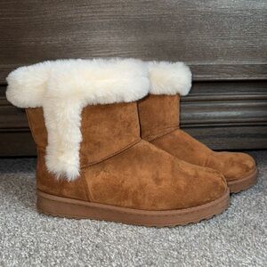 Women’s Size 9 Fur Boots